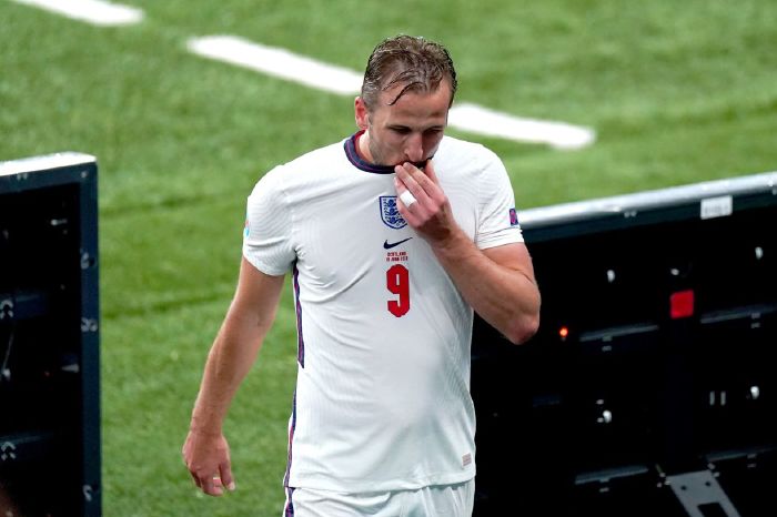 Harry Kane subbed for England vs Scotland